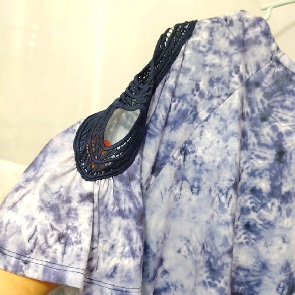 Absolutely Famous Top Tie Dye Crochet Sleeves V-neck Longer Length 1X Soft Comfy - Picture 9 of 14